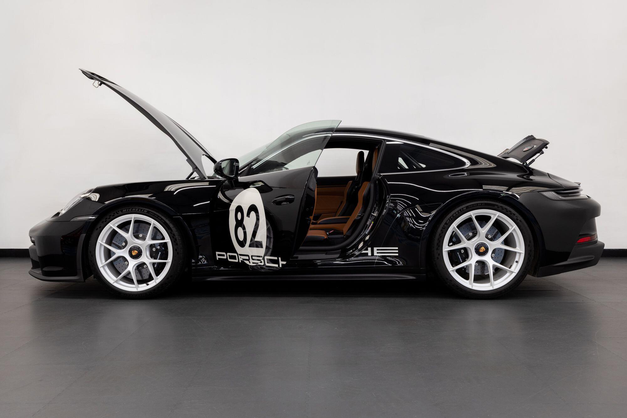 Porsche 911 view 17