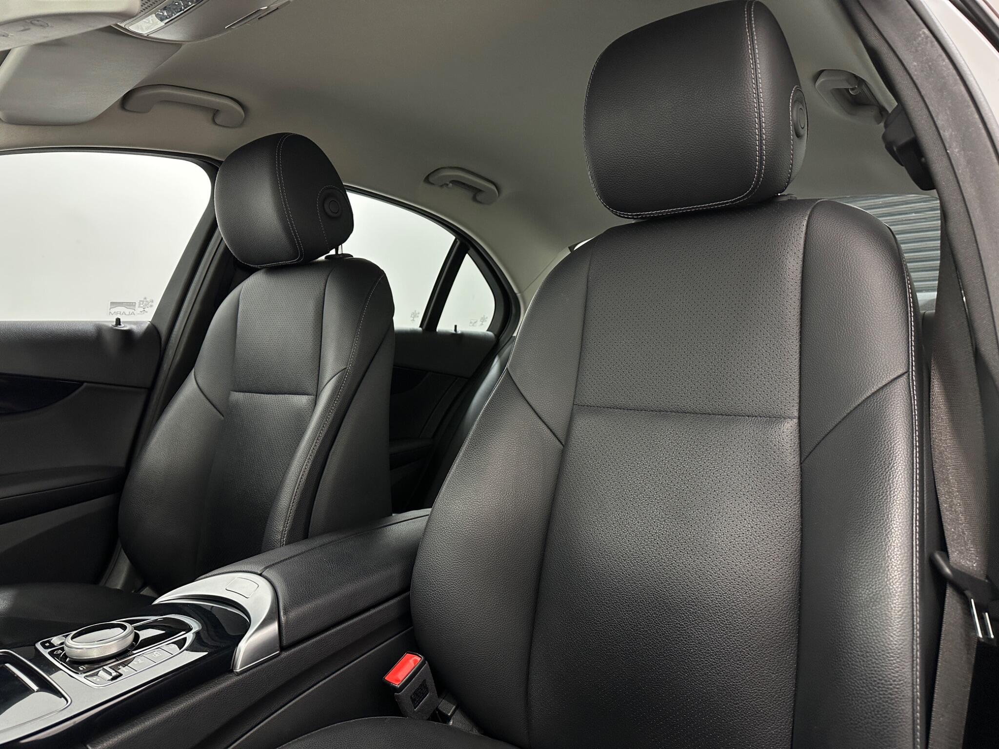 Mercedes-Benz C-Class view 37