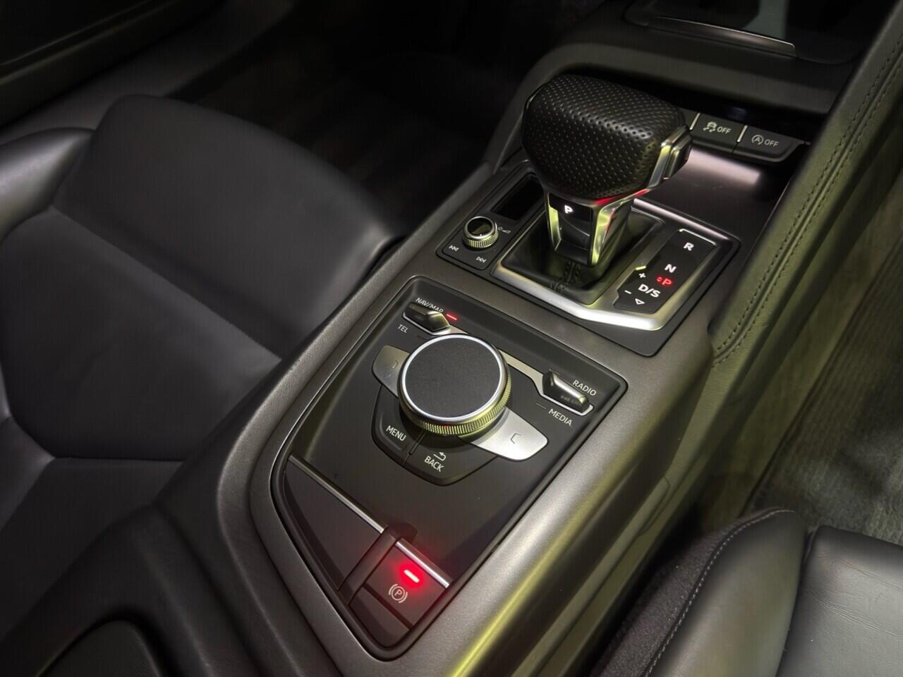 Audi R8 view 16