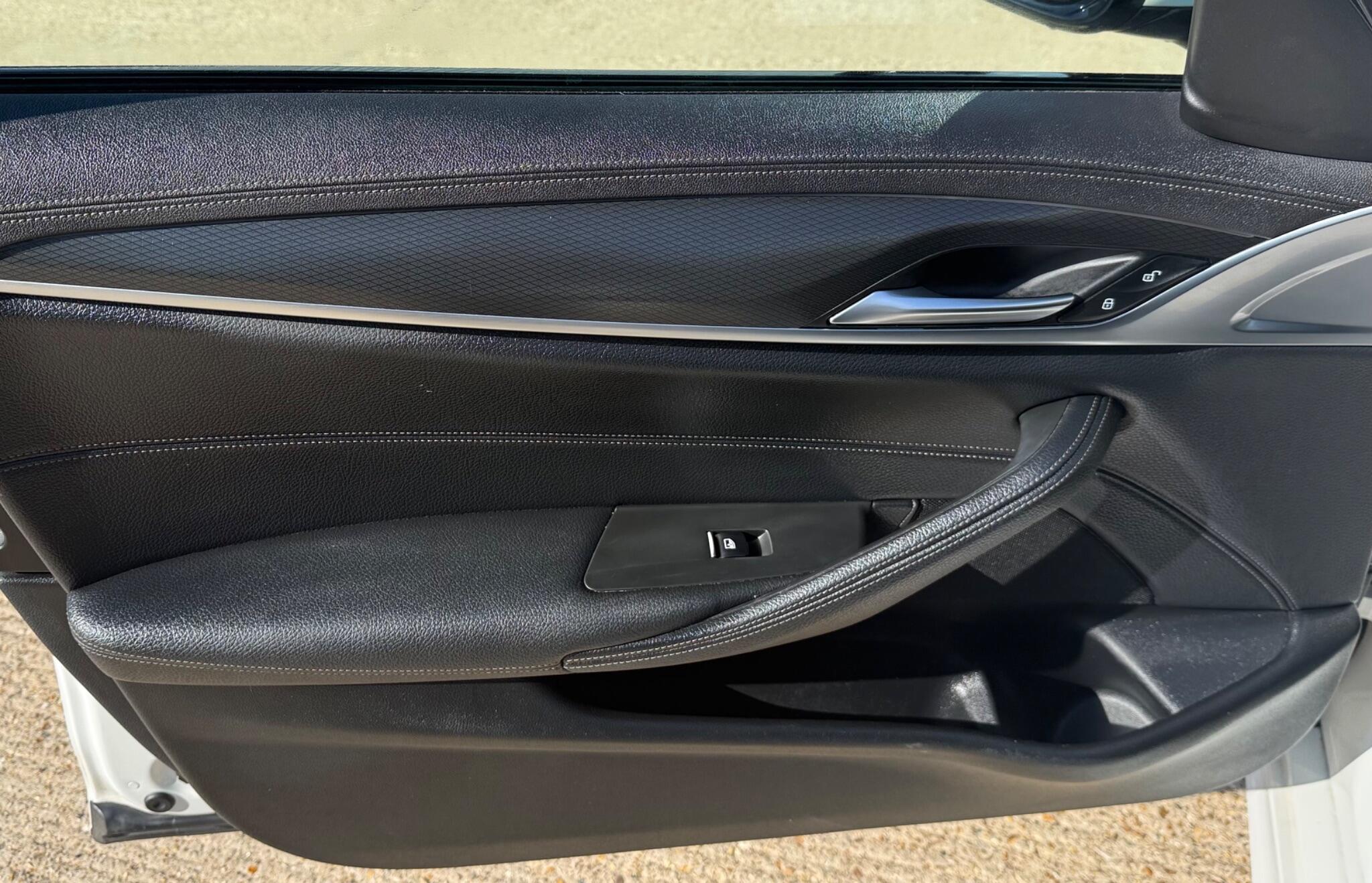 BMW 5 Series view 21