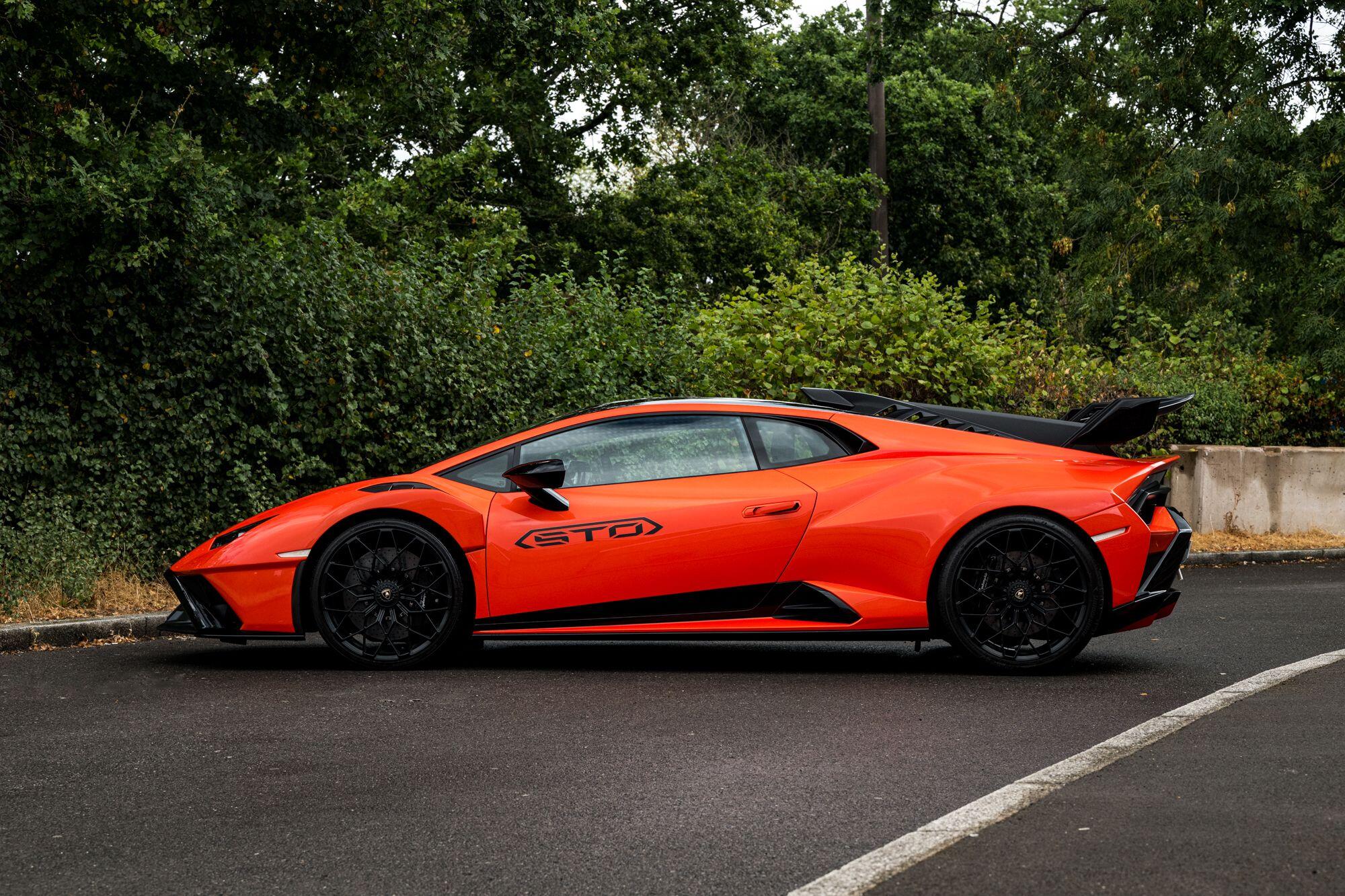 Lamborghini Huracan view 4