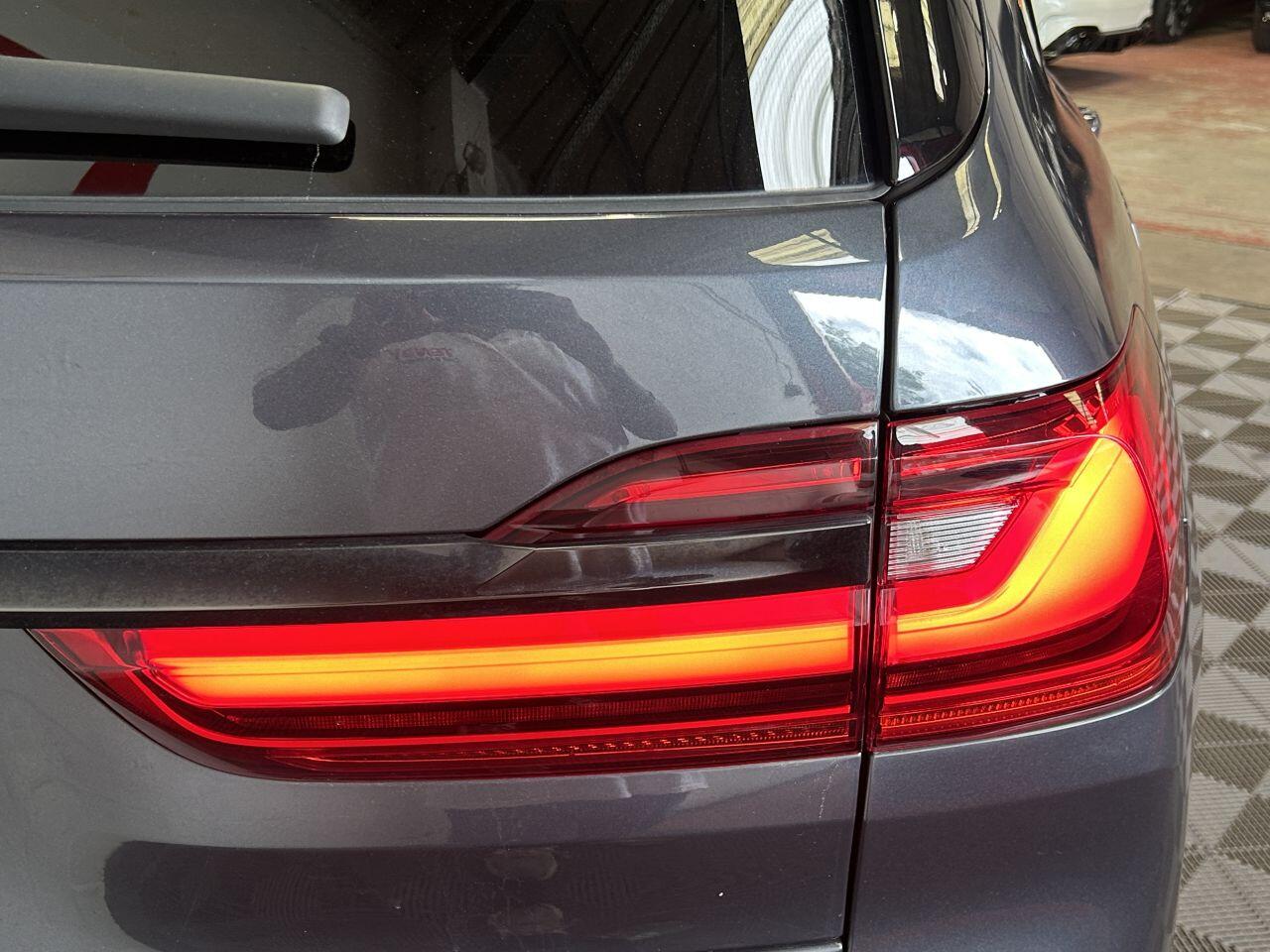 BMW X7 view 24