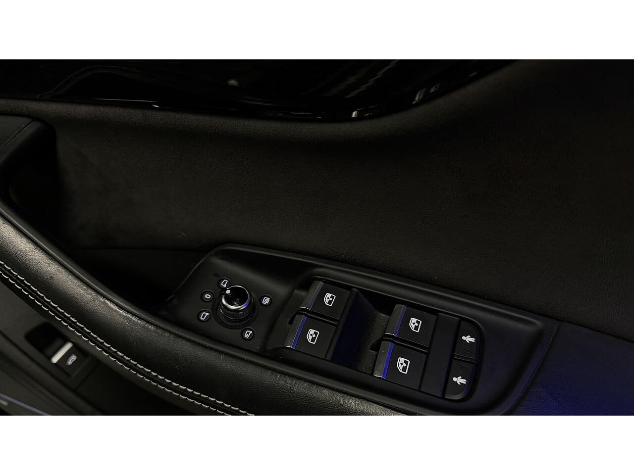 Audi Q7 view 21