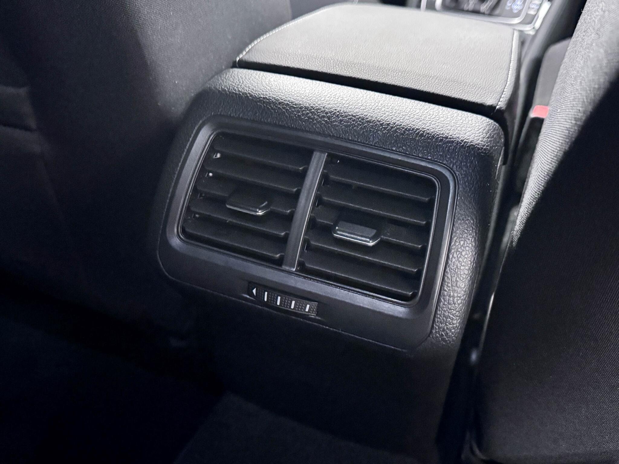 Volkswagen Golf view 22