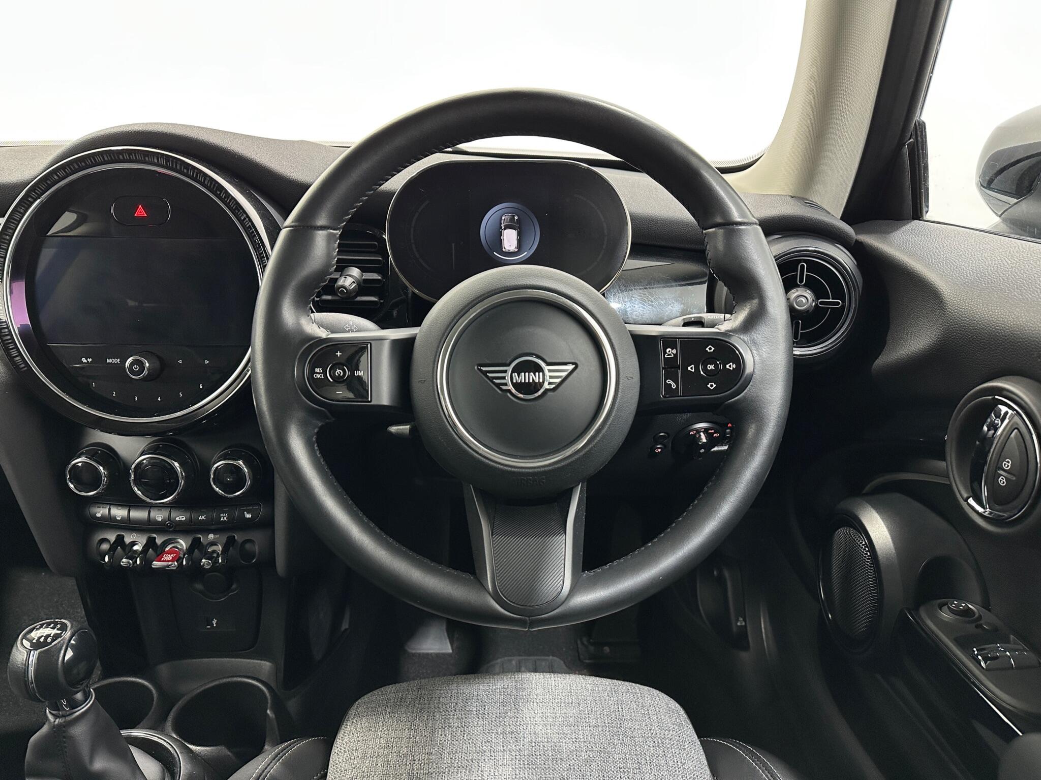 Mini Hatch view 13