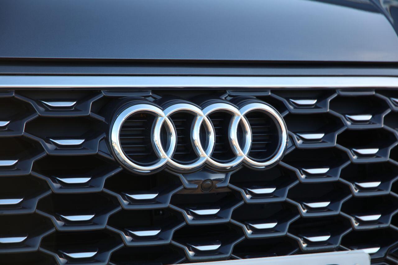 Audi Q5 view 16