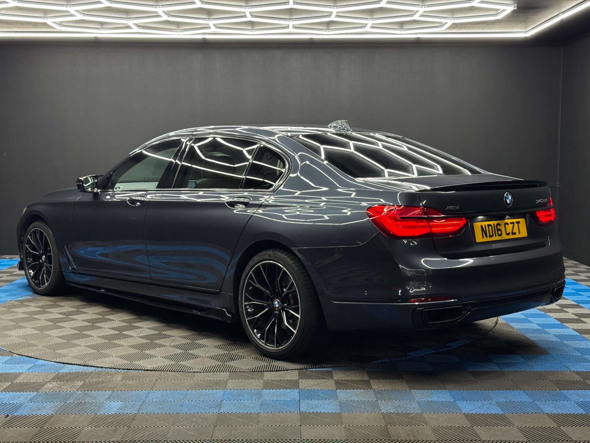 BMW 7 Series view 7