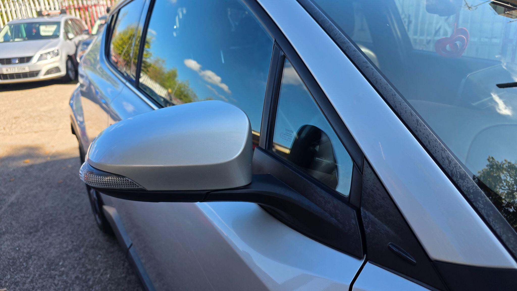 Toyota C-HR view 12