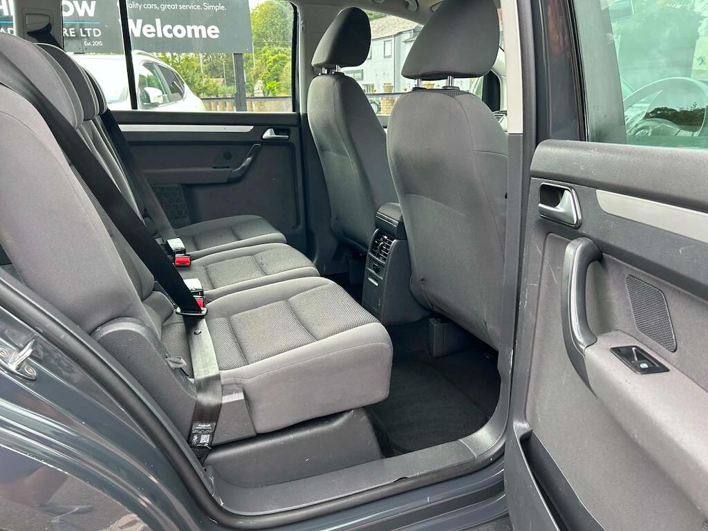Volkswagen Touran view 12