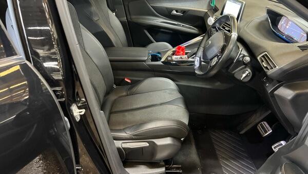 Peugeot 3008 view 4