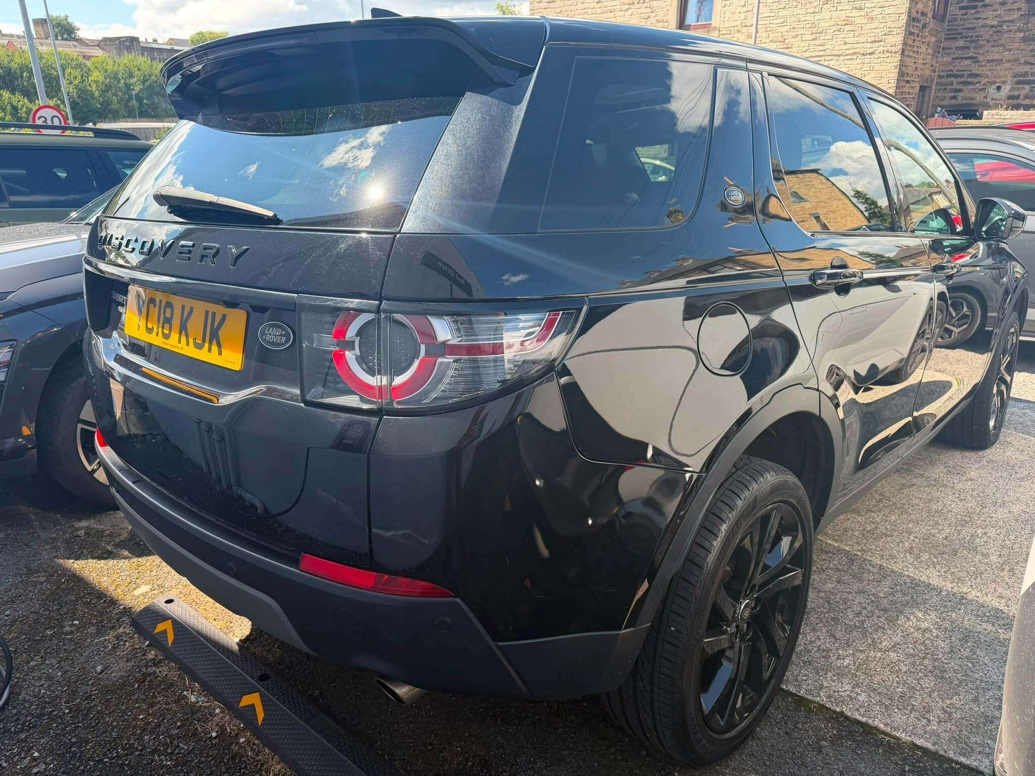 Land Rover Discovery Sport view 3