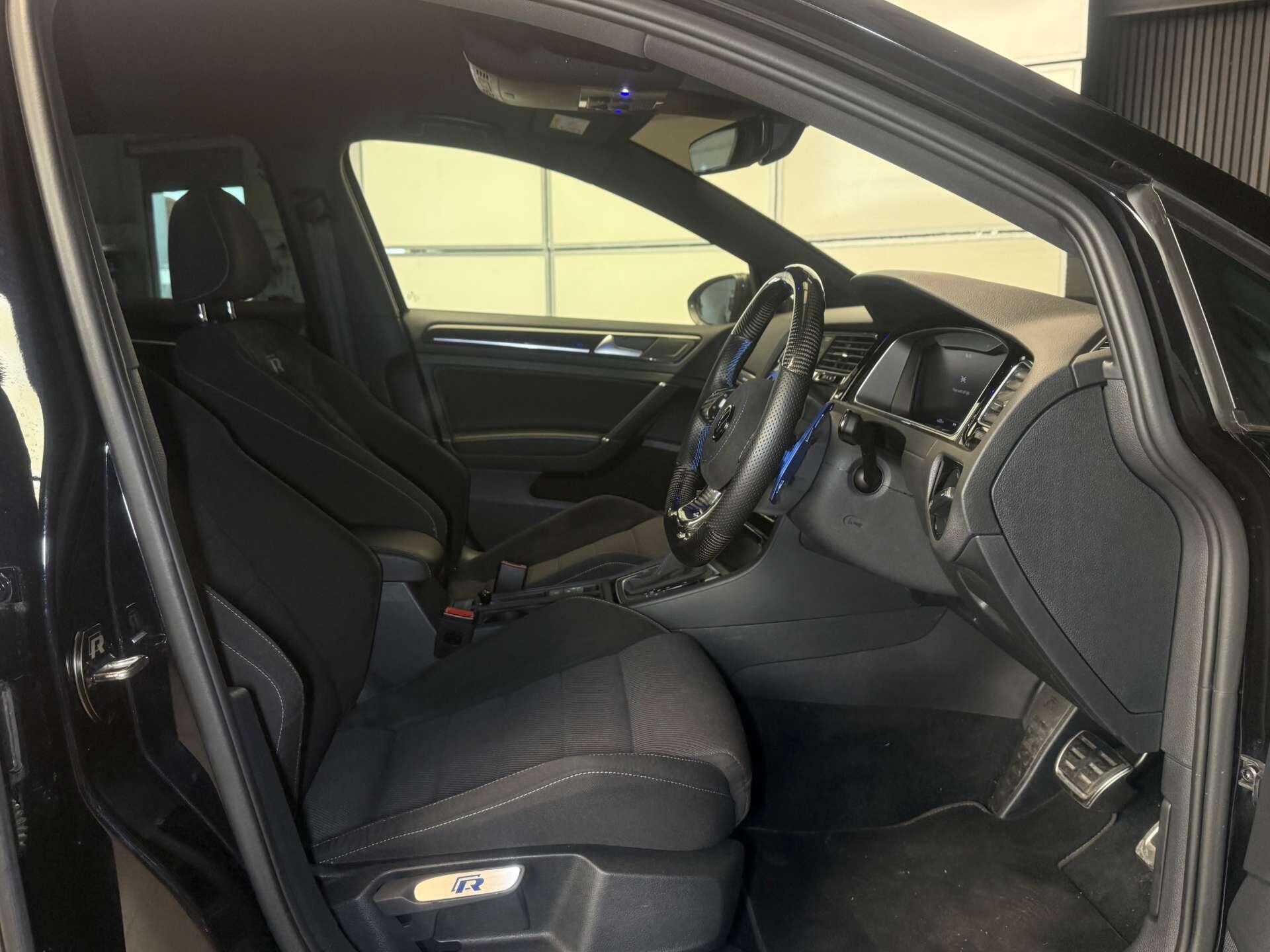 Volkswagen Golf view 17
