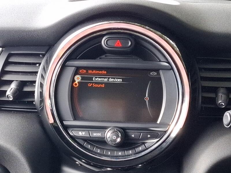 MINI Convertible view 15