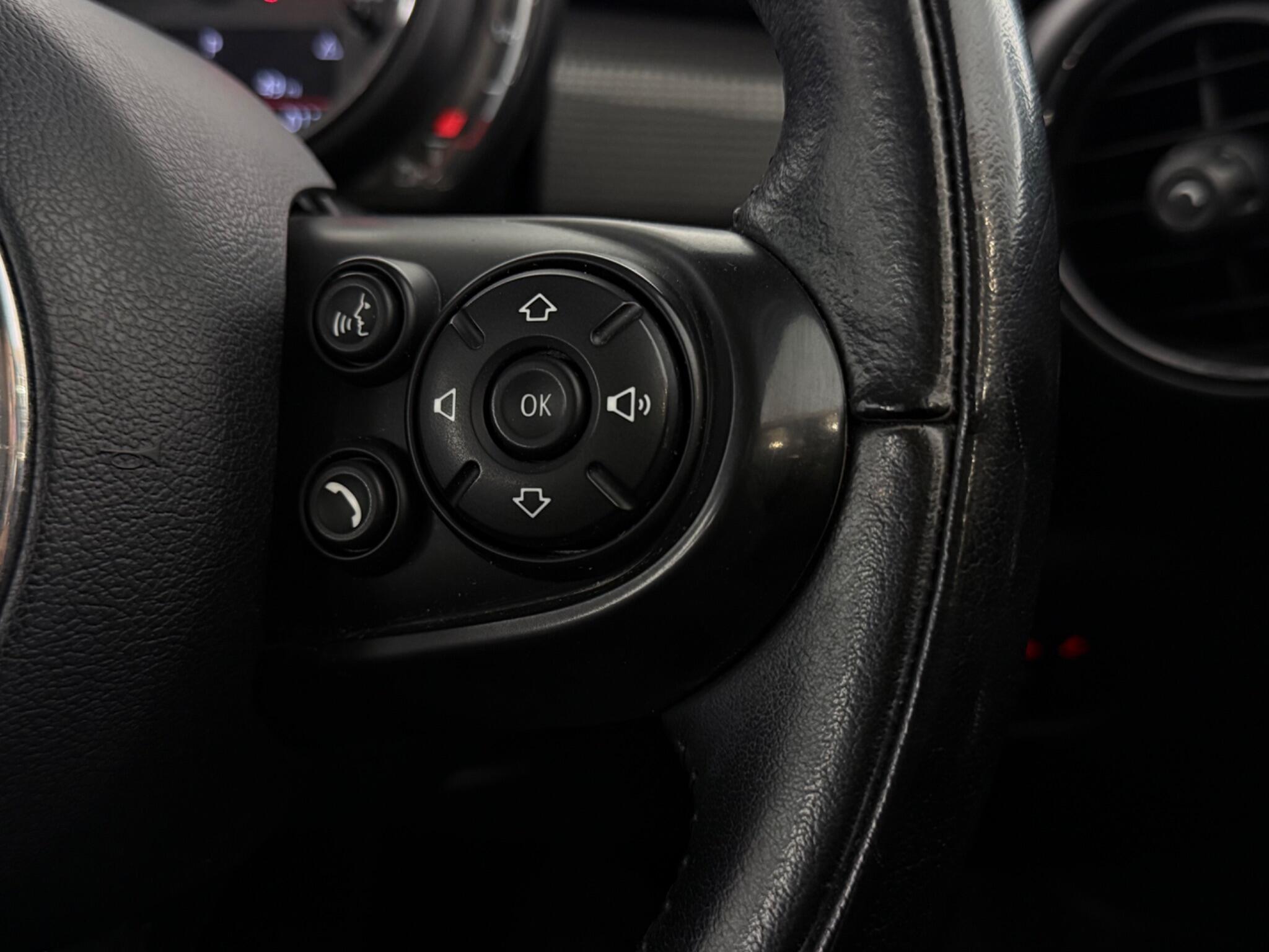 Mini Hatch view 14
