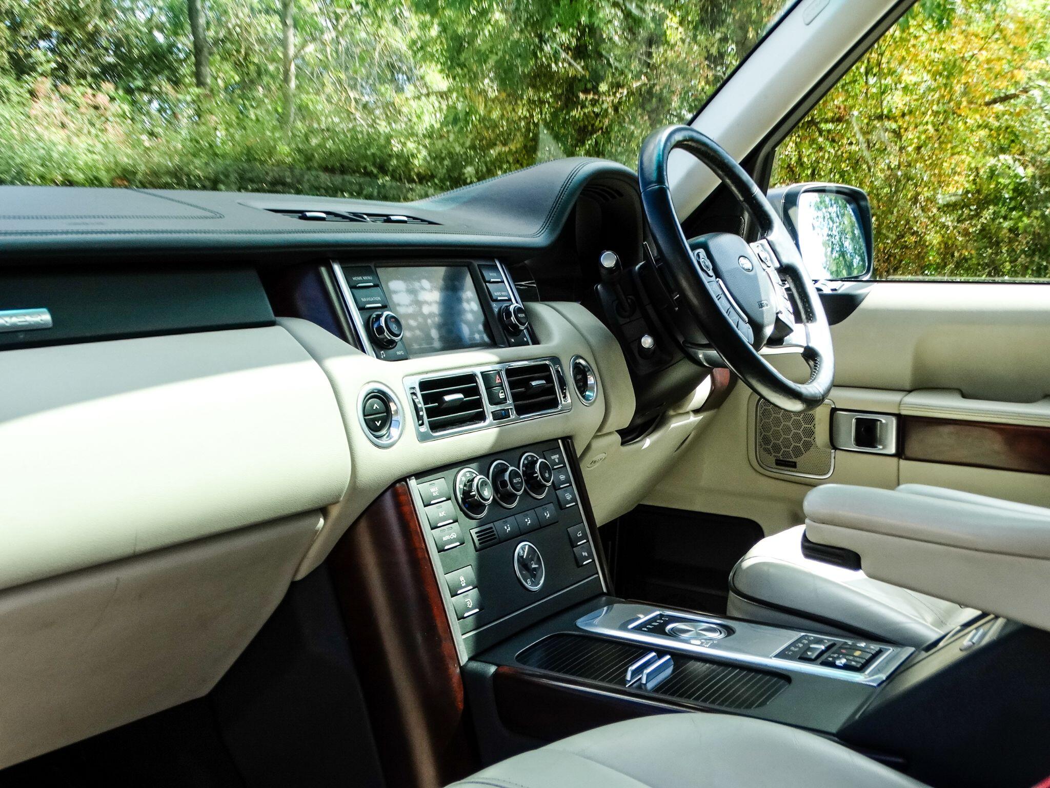 Land Rover Range Rover view 15