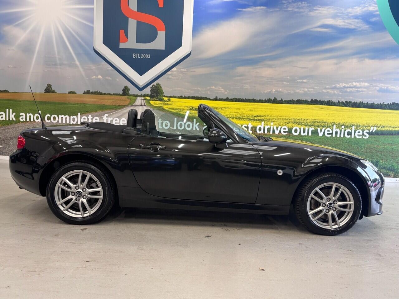 Mazda MX-5 view 4
