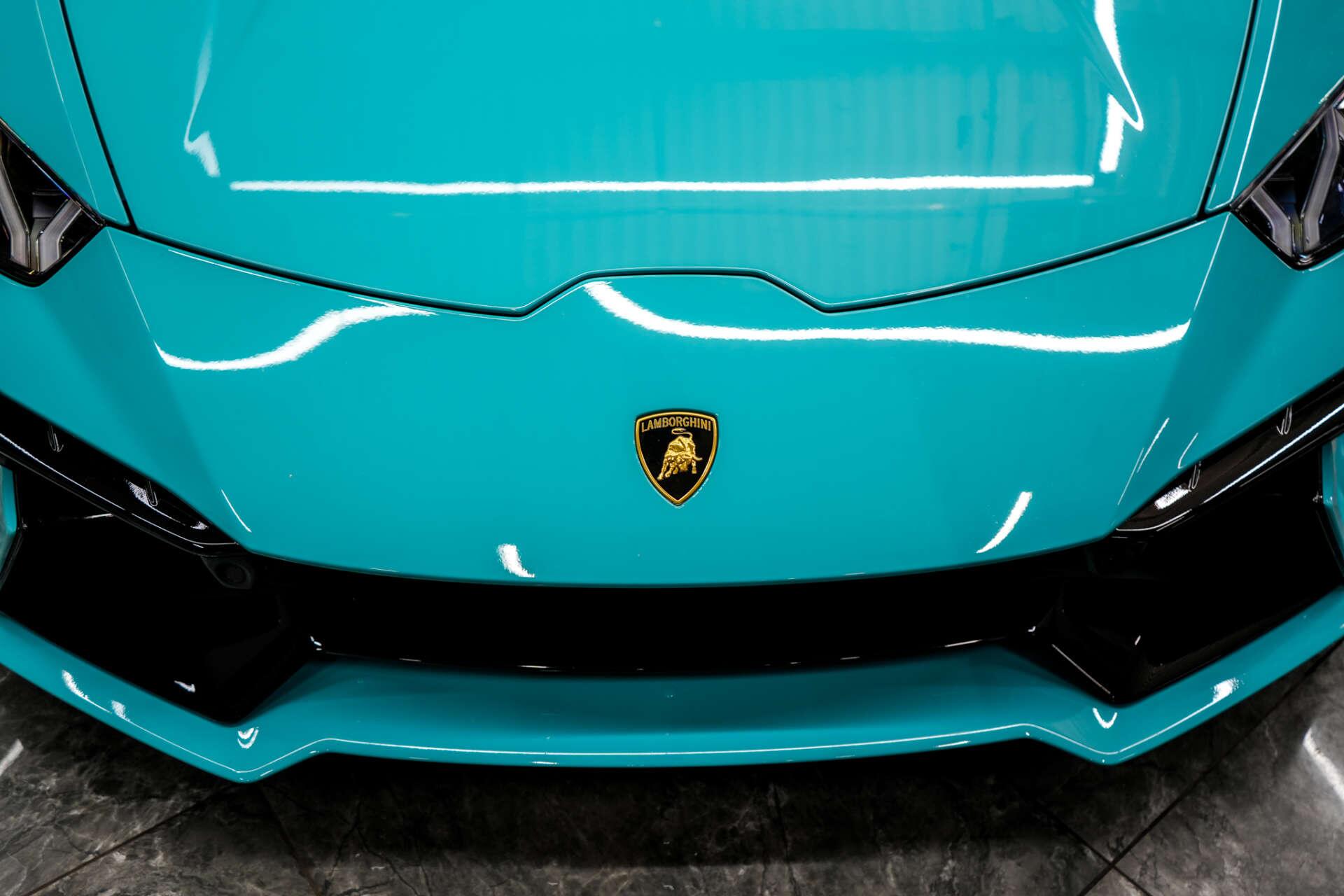 Lamborghini Huracan view 11