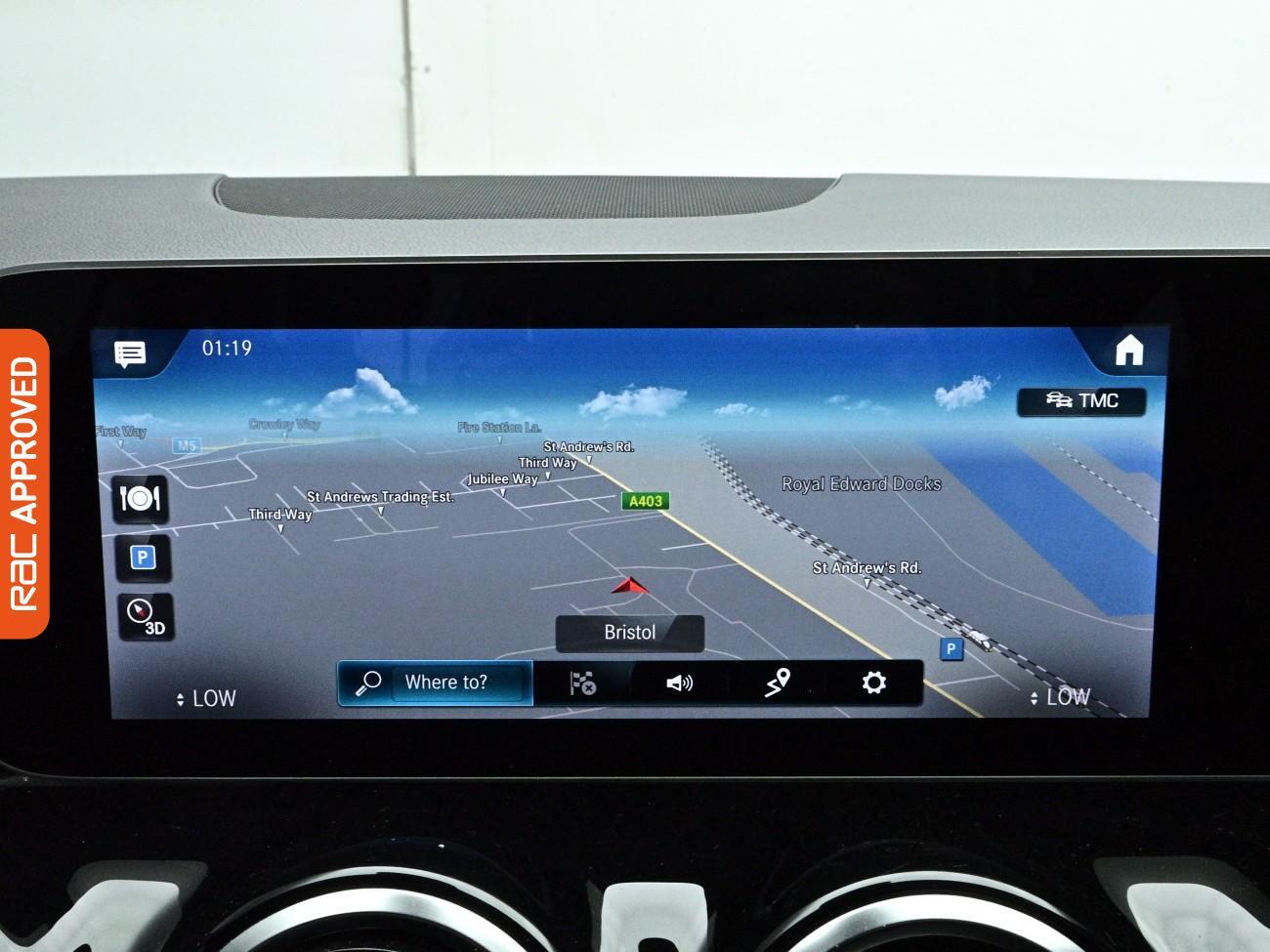 Mercedes-Benz Gla view 3