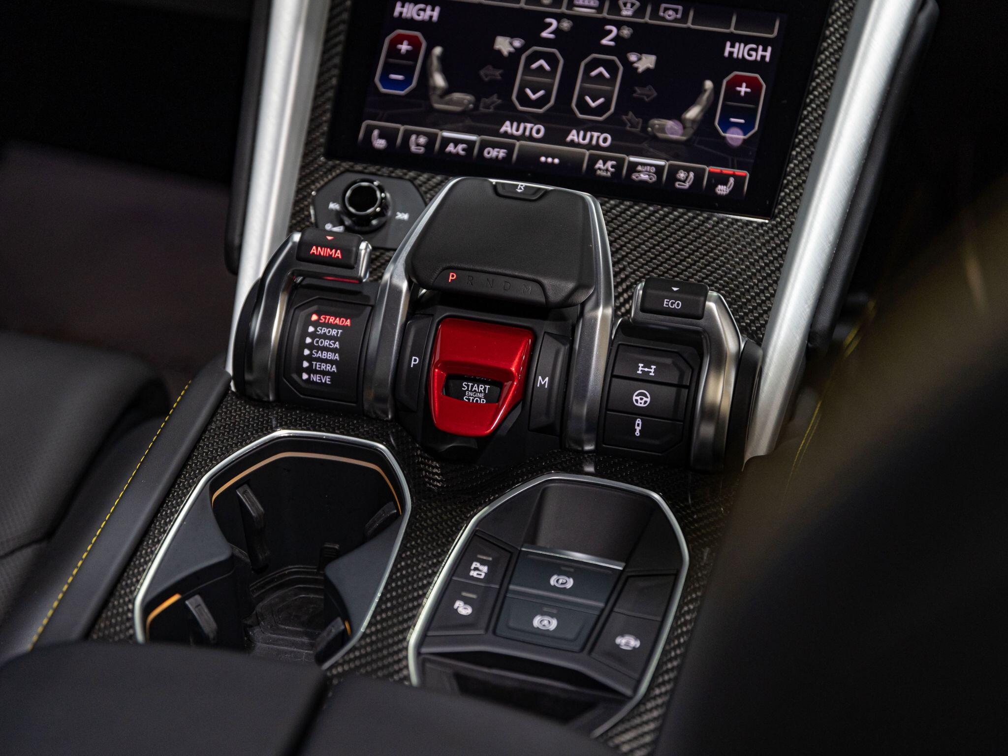 Lamborghini Urus view 25