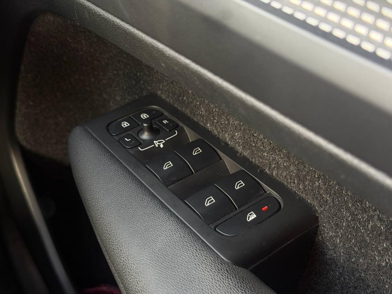 Volvo XC40 view 36
