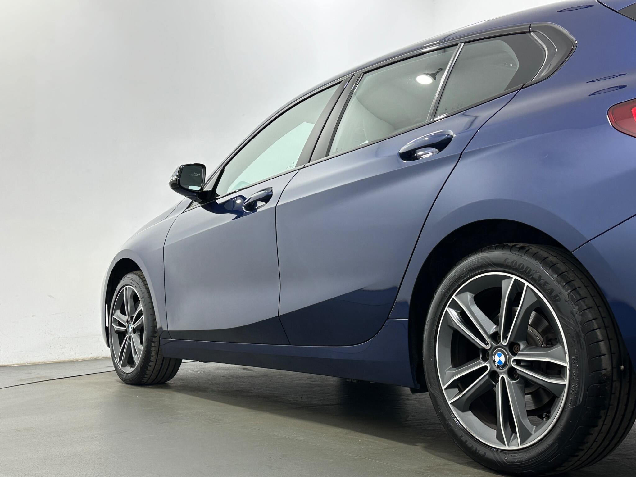 BMW 1 Series view 50