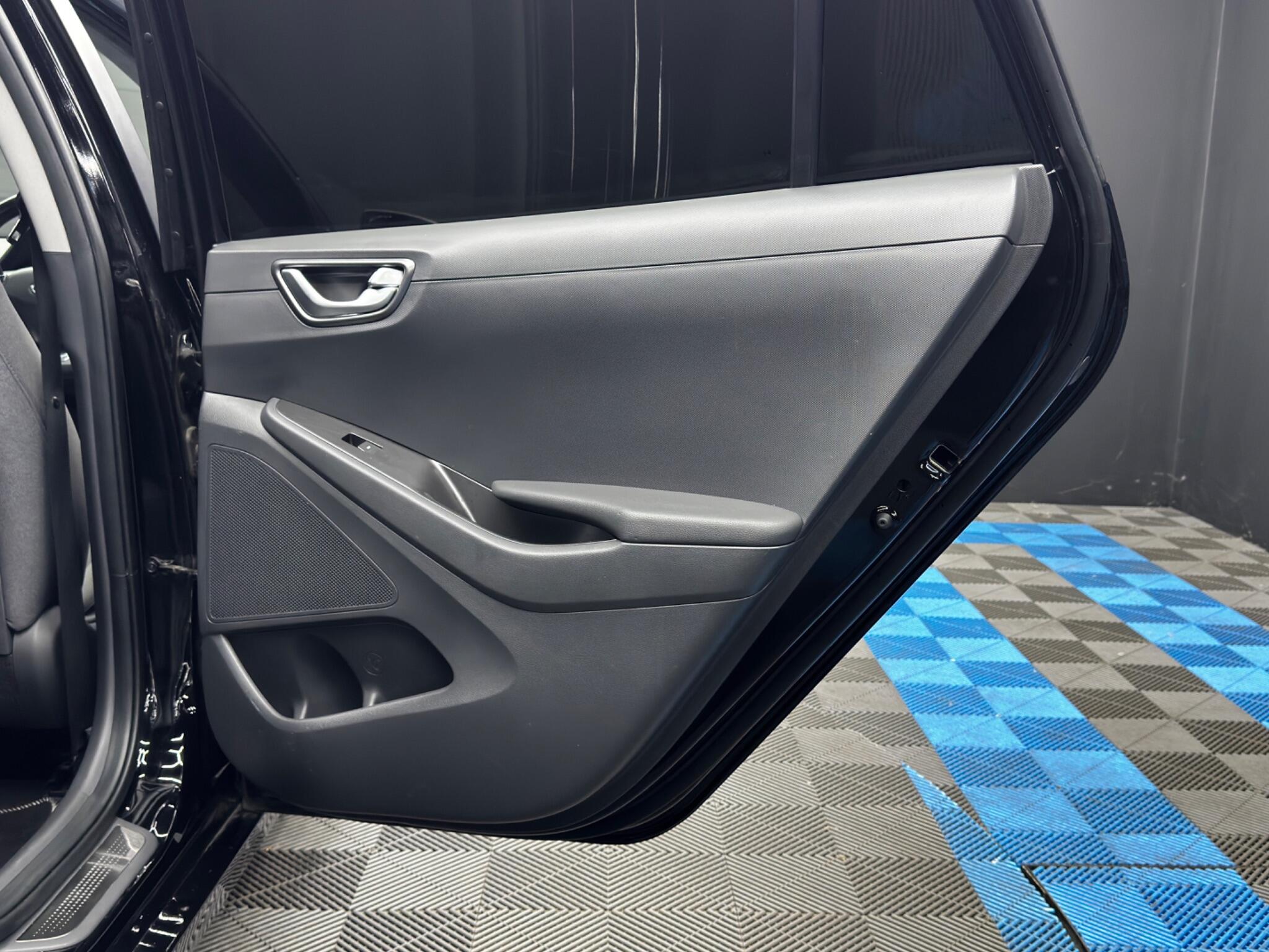 Hyundai Ioniq view 39