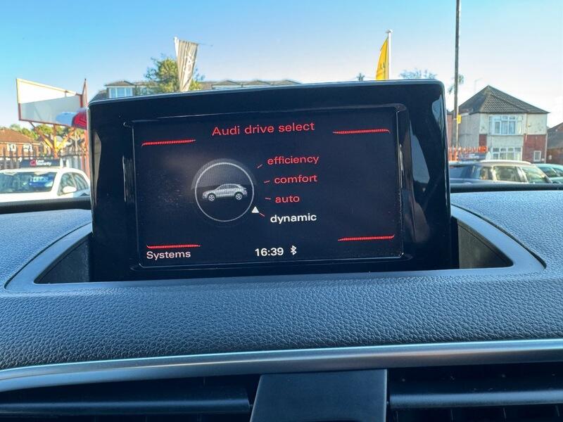 Audi Q3 view 21