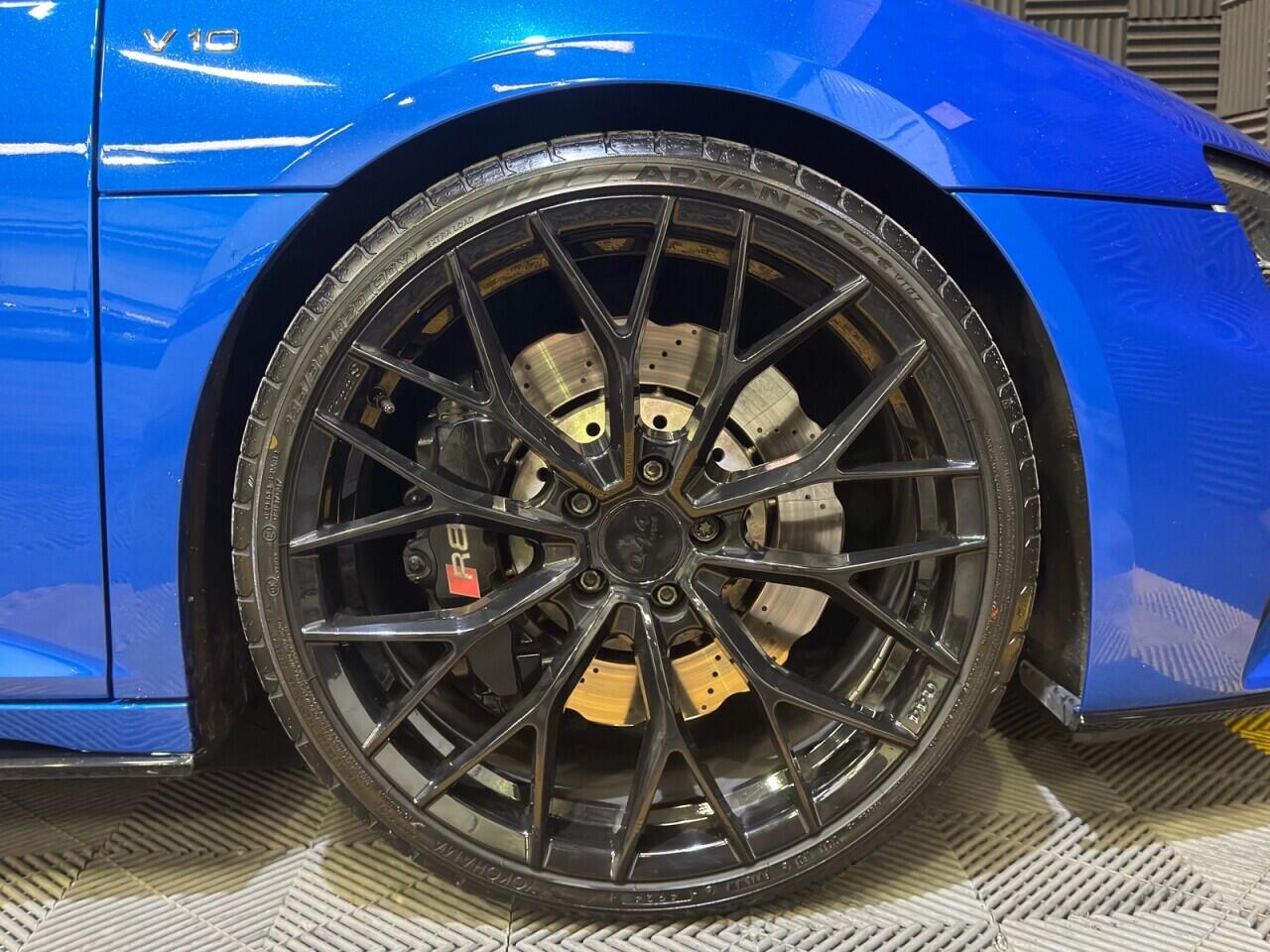 Audi R8 view 8