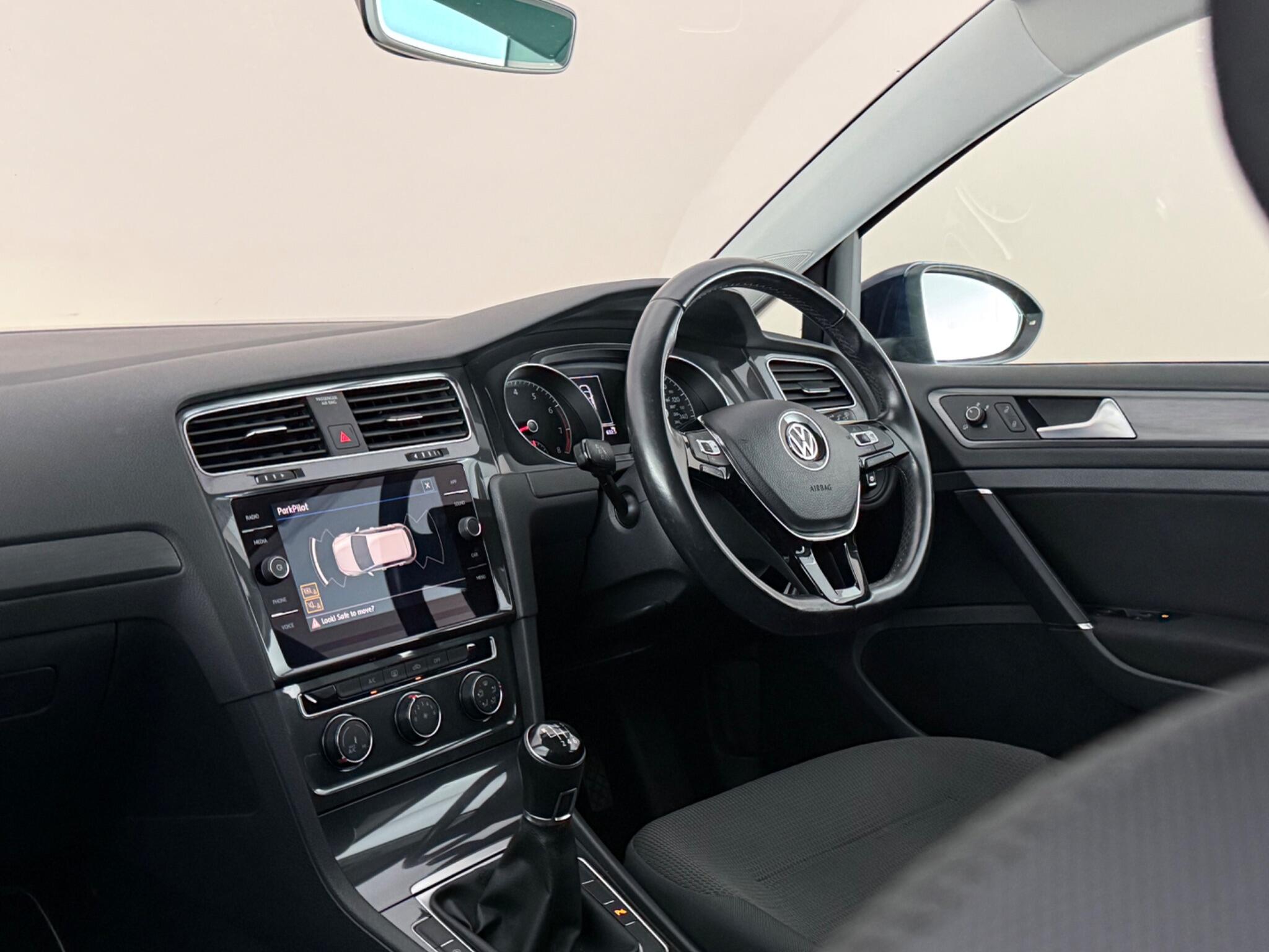 Volkswagen Golf view 4