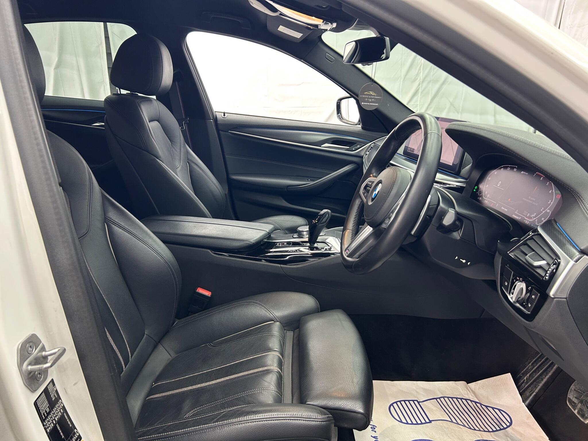 BMW 5 Series view 19