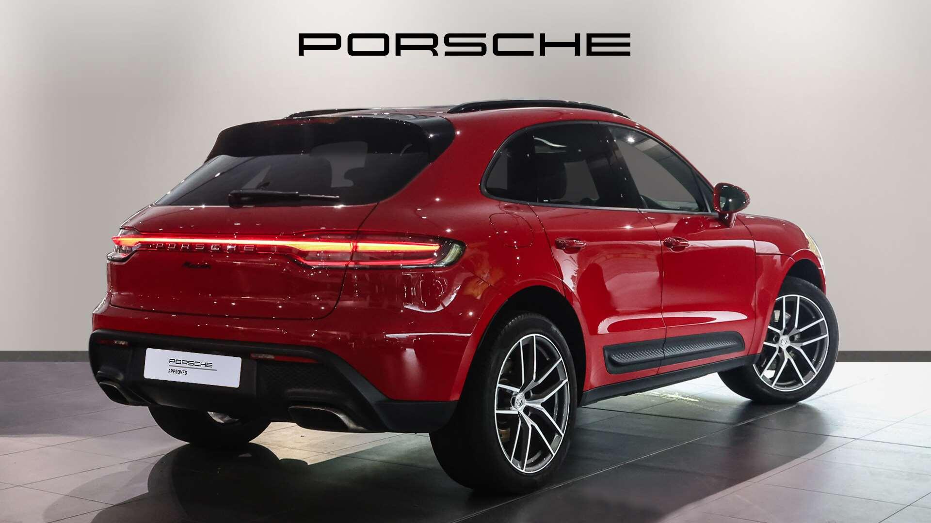 Porsche Macan view 3