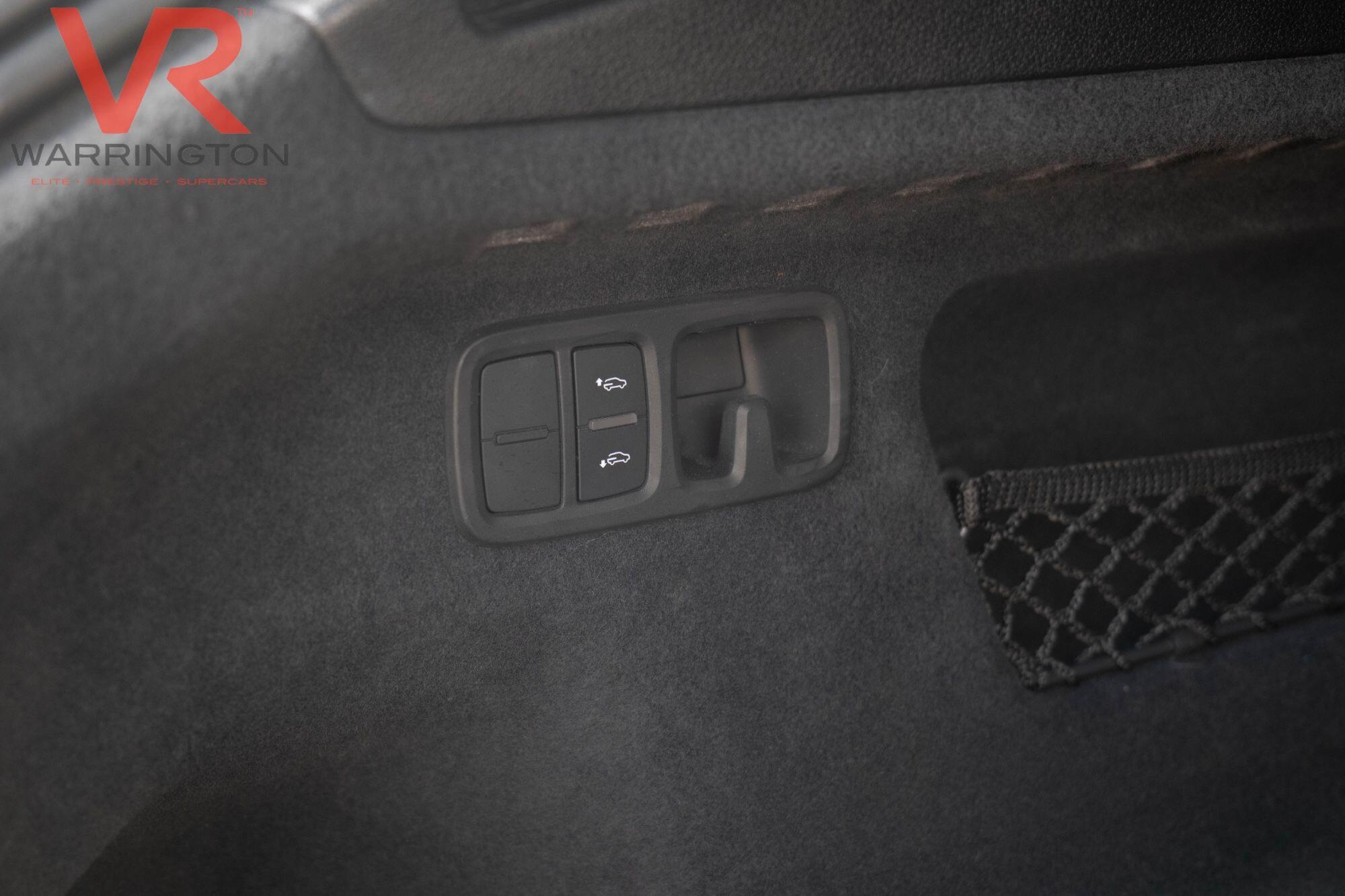 Audi Q8 view 17