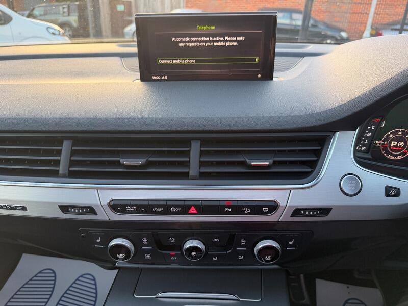 Audi Q7 view 40