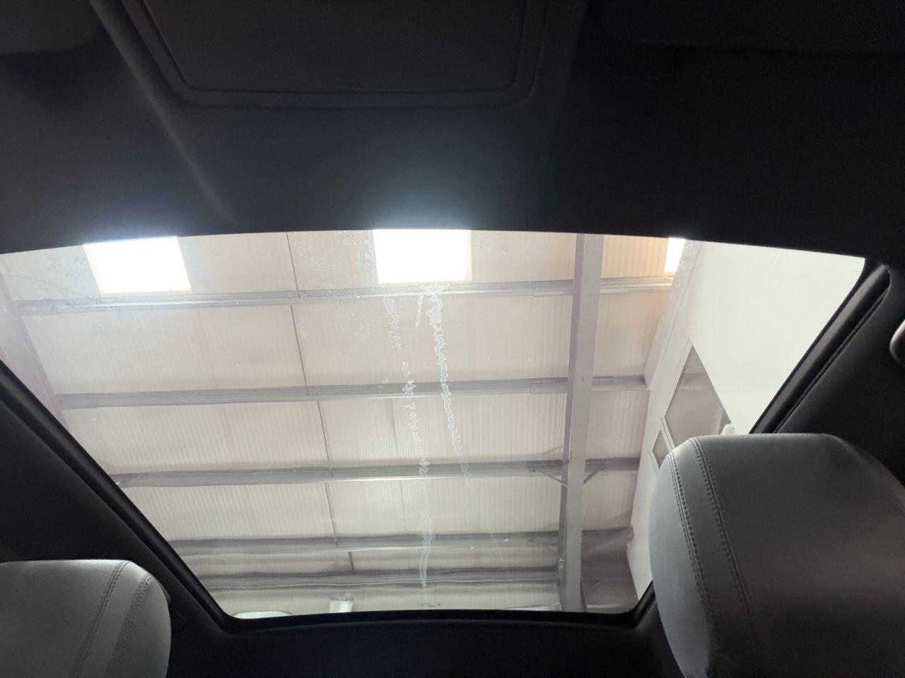 Land Rover Discovery Sport view 34