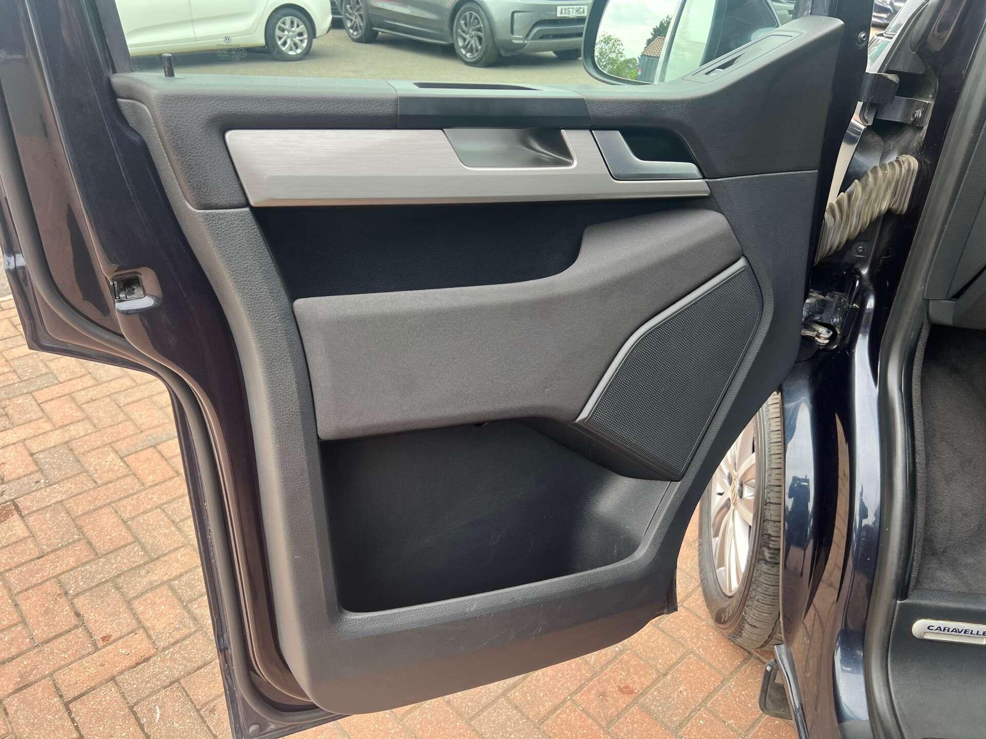 Volkswagen Caravelle view 52