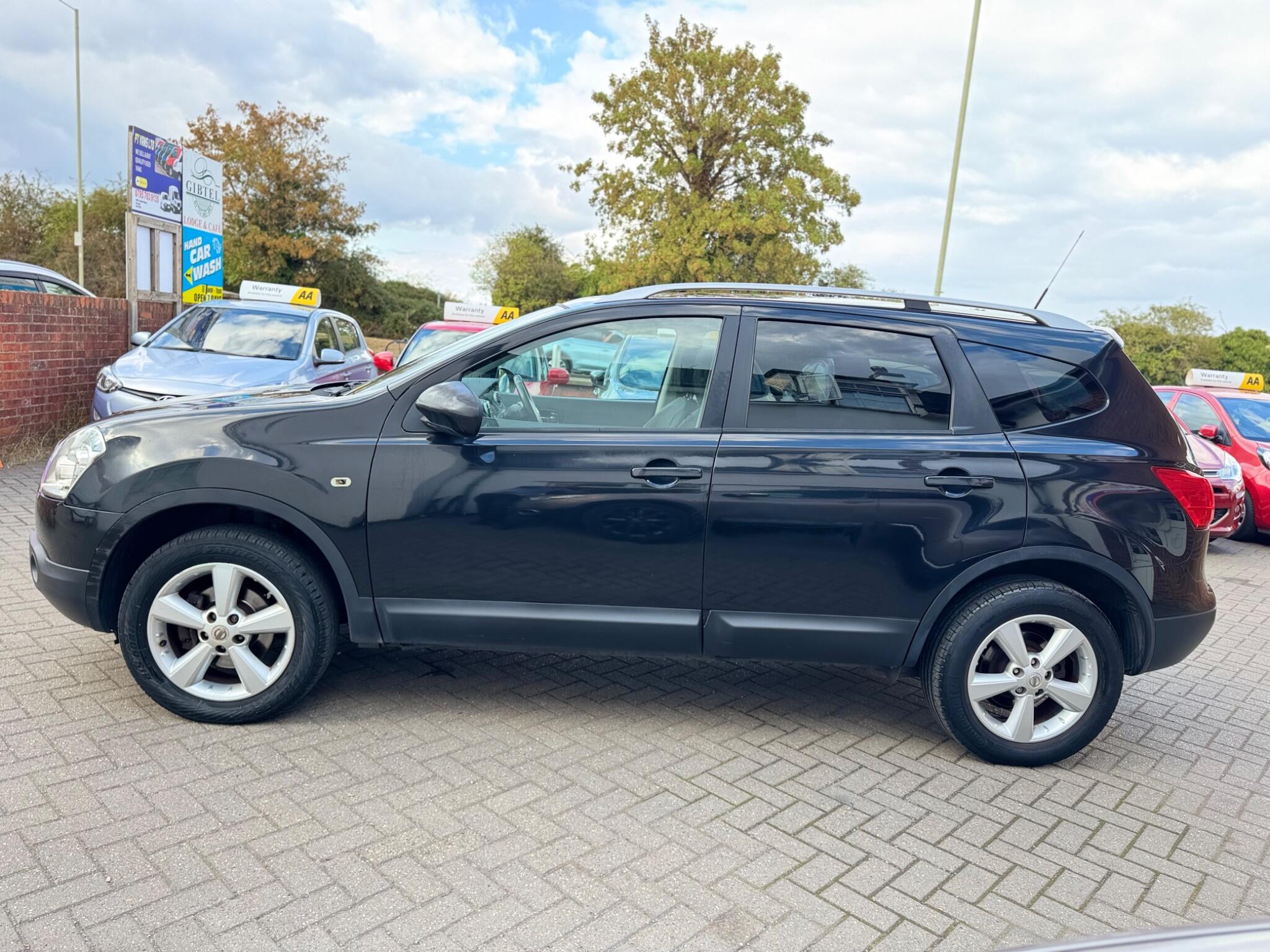 Nissan Qashqai+2 view 5
