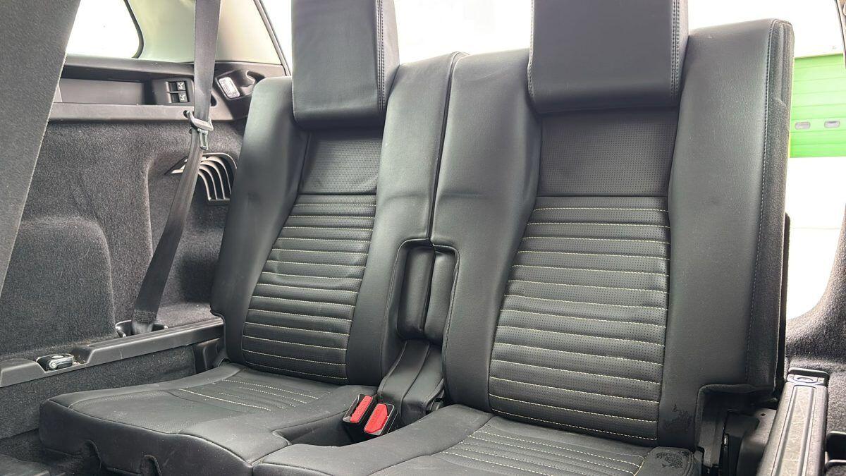 Land Rover Discovery Sport view 15