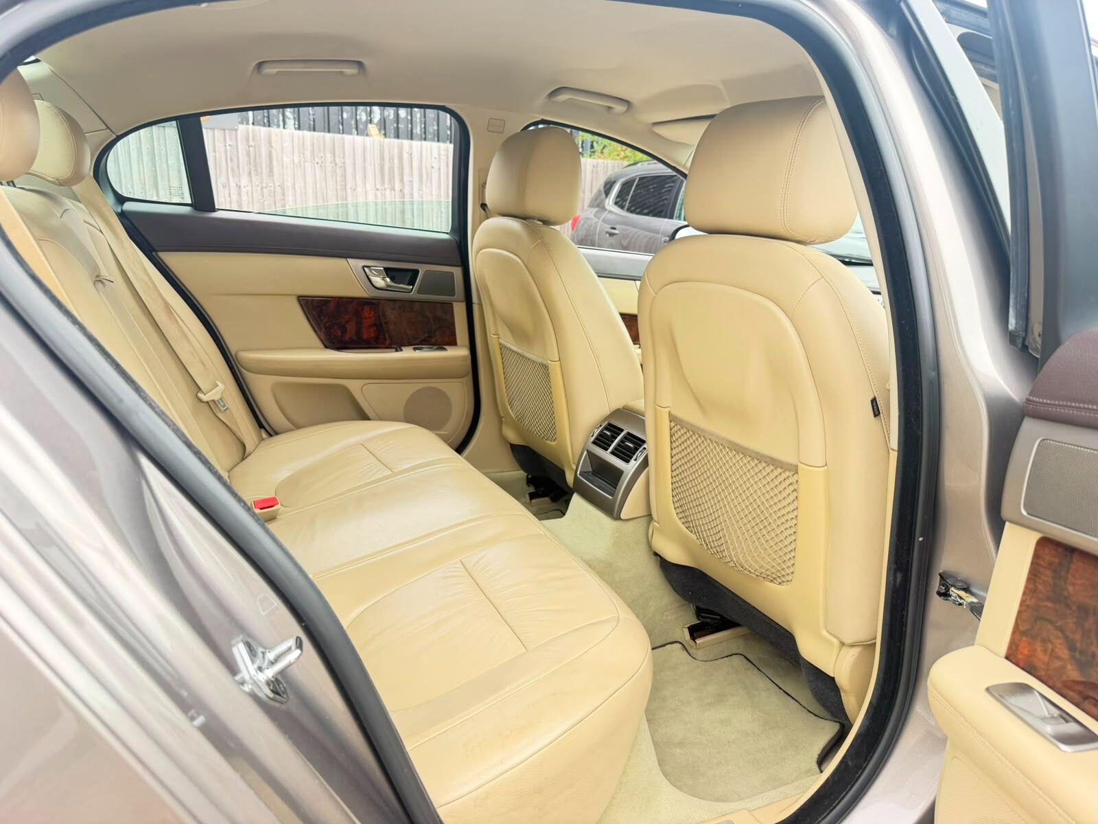 Jaguar XF view 11