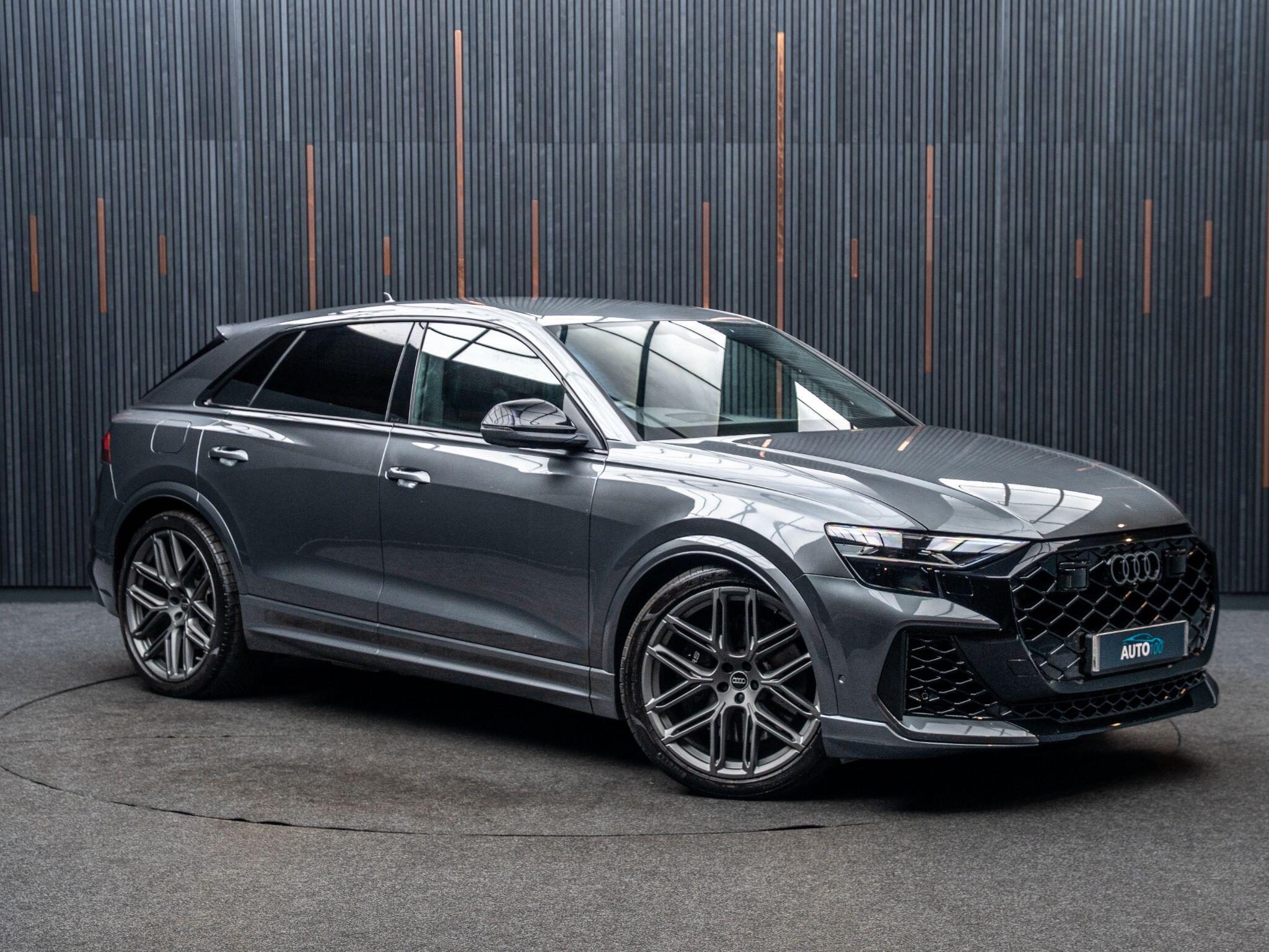 Audi RS Q8 view 5
