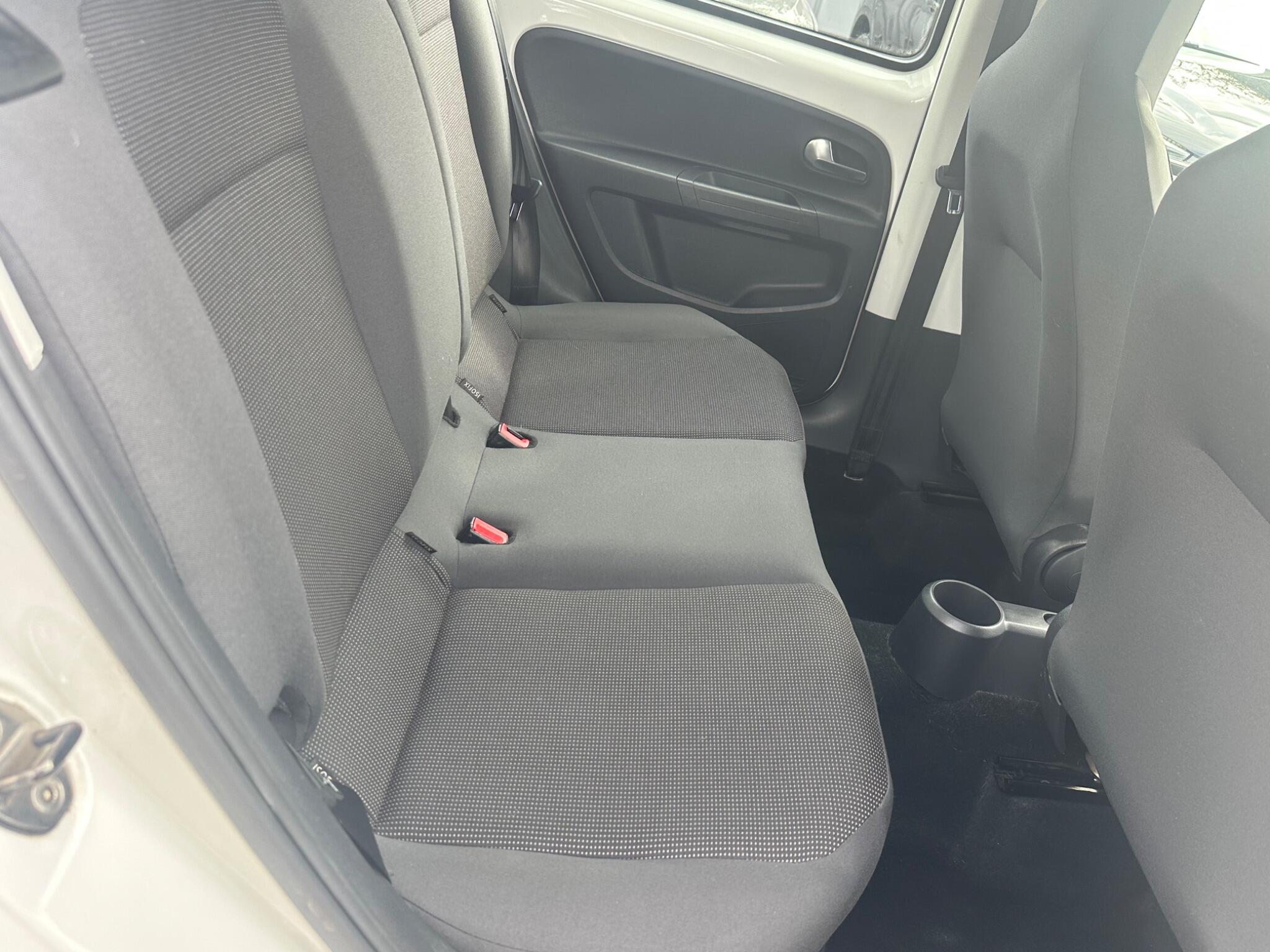Volkswagen up! view 19