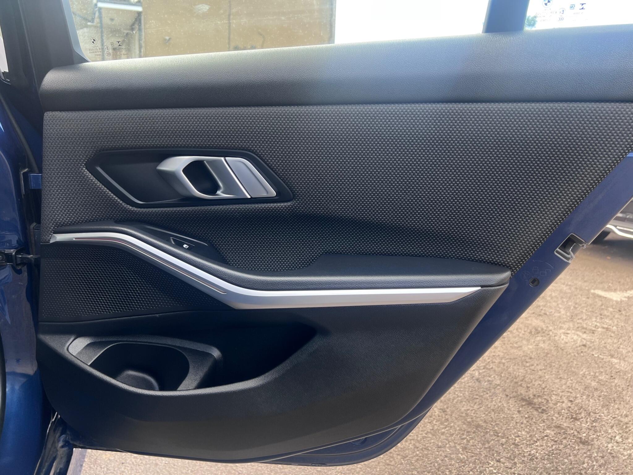 BMW 3 Series view 29
