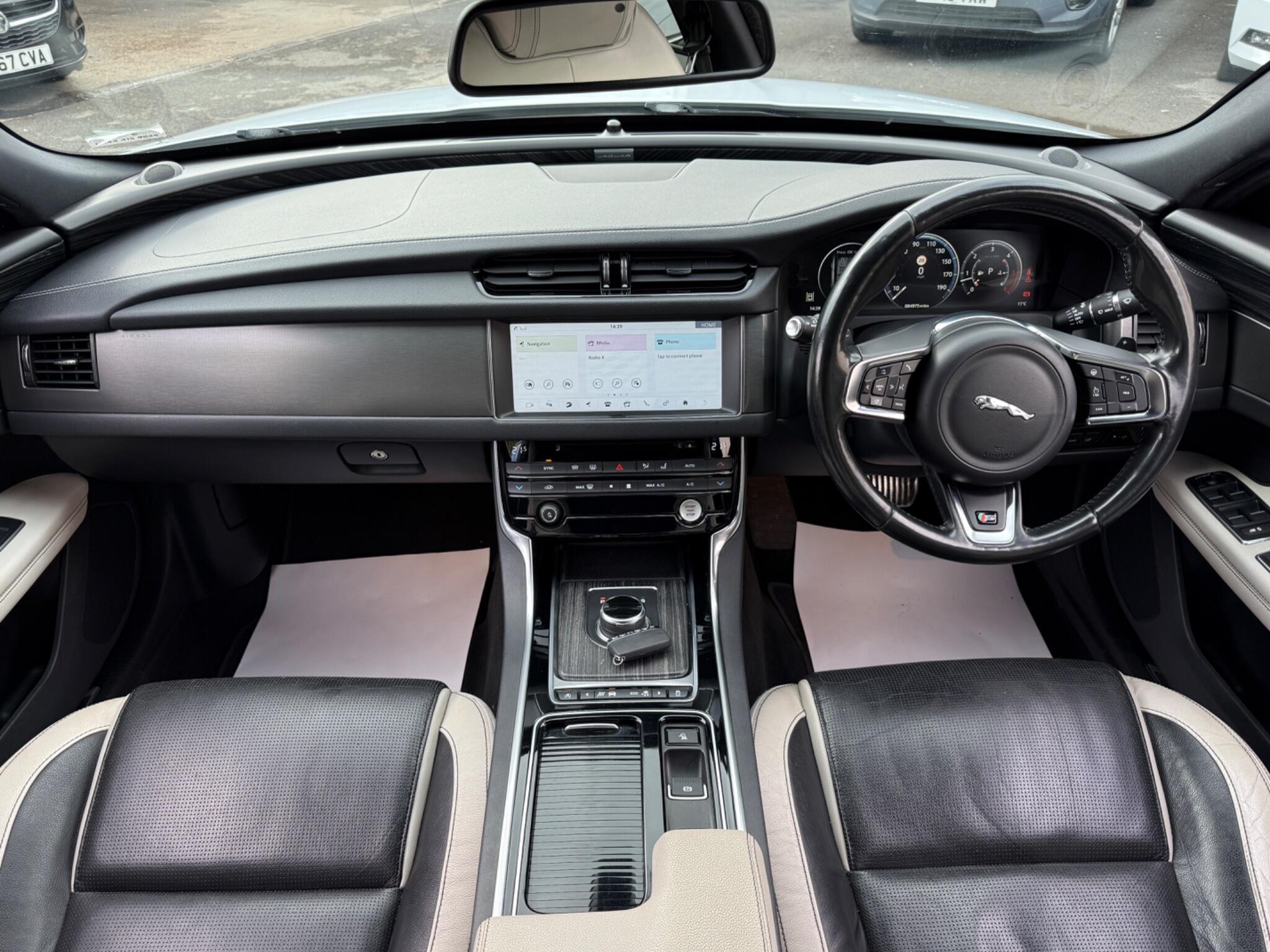 Jaguar XF - Image 52