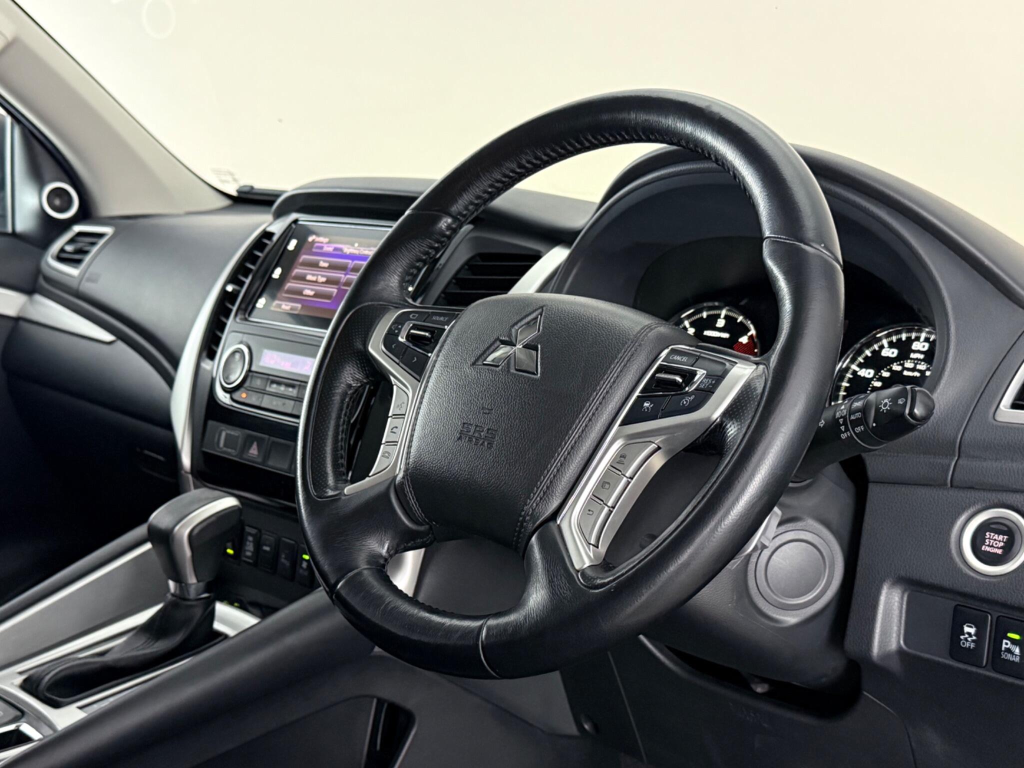 Mitsubishi Shogun Sport view 3