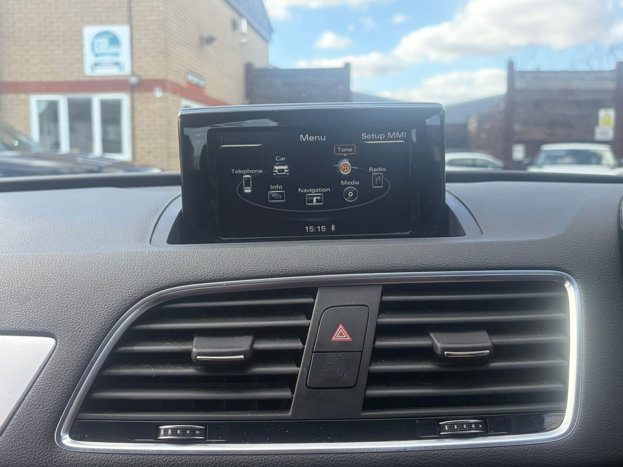 Audi Q3 view 26