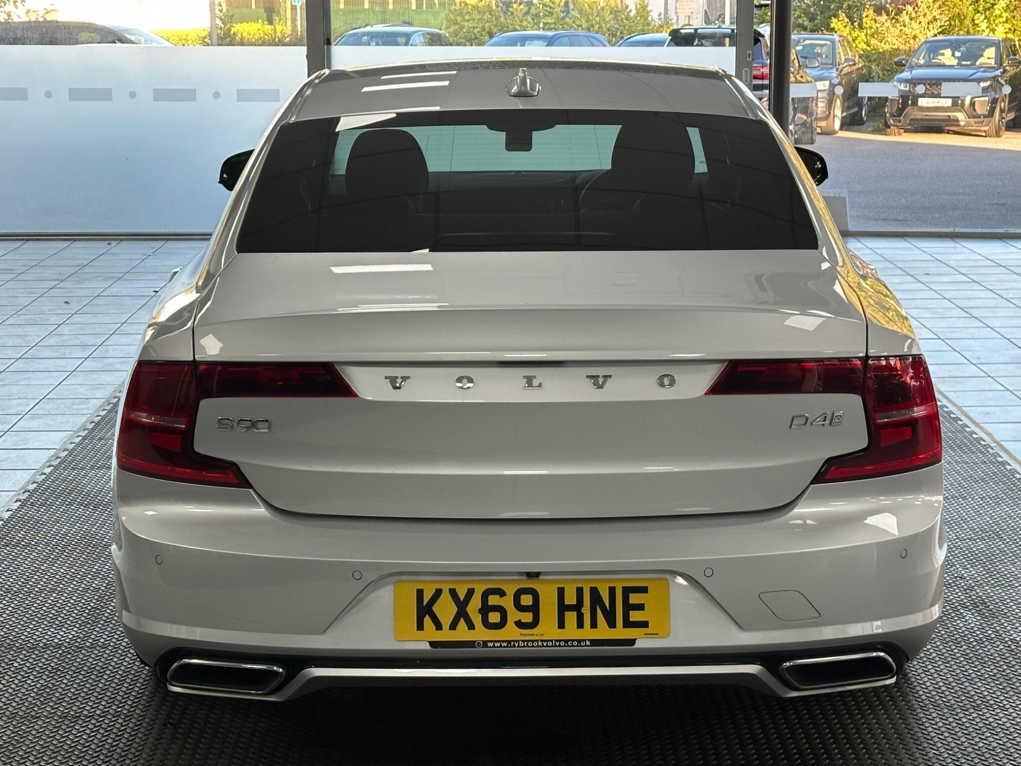 Volvo S90 view 11