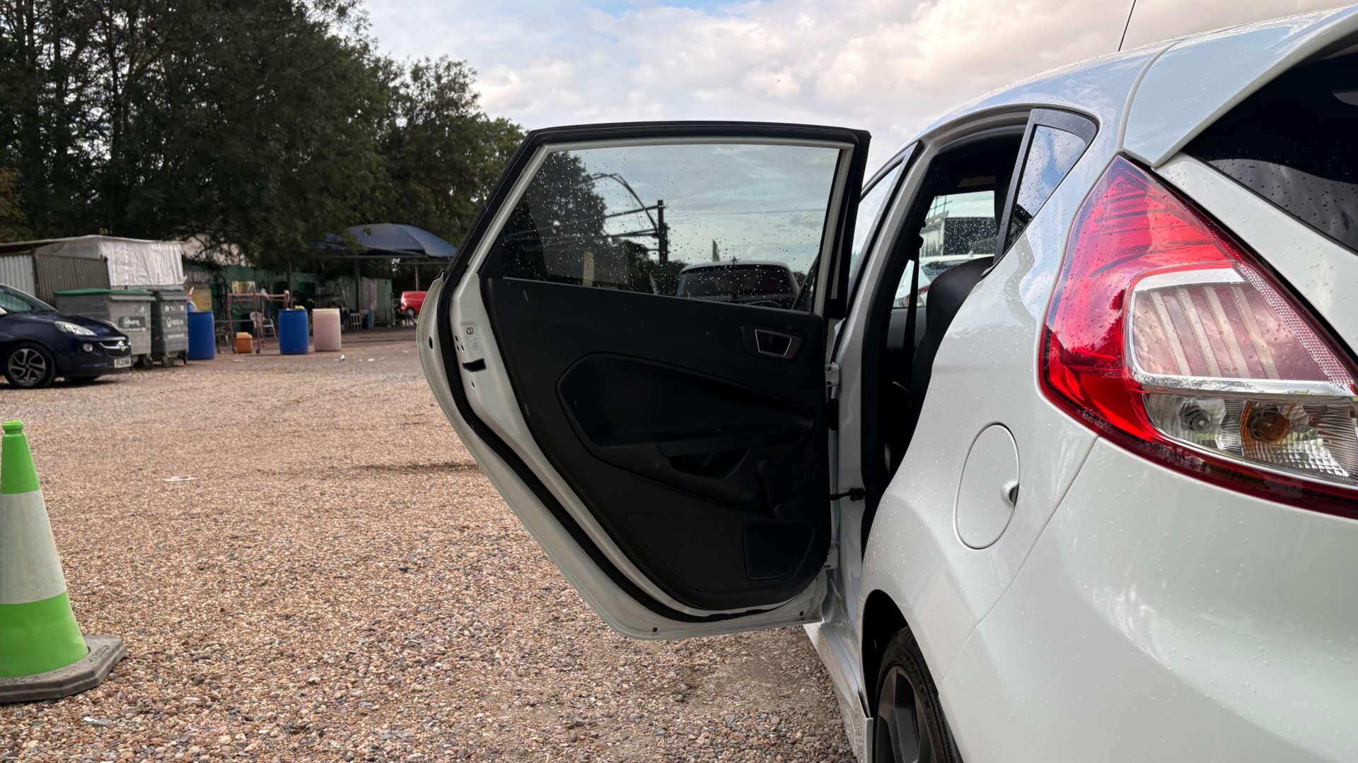Ford Fiesta view 35