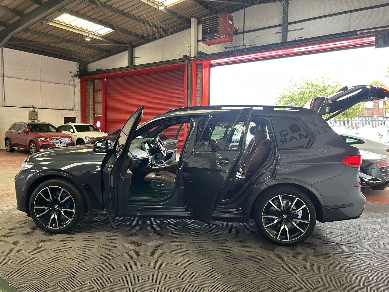 BMW X7 view 14