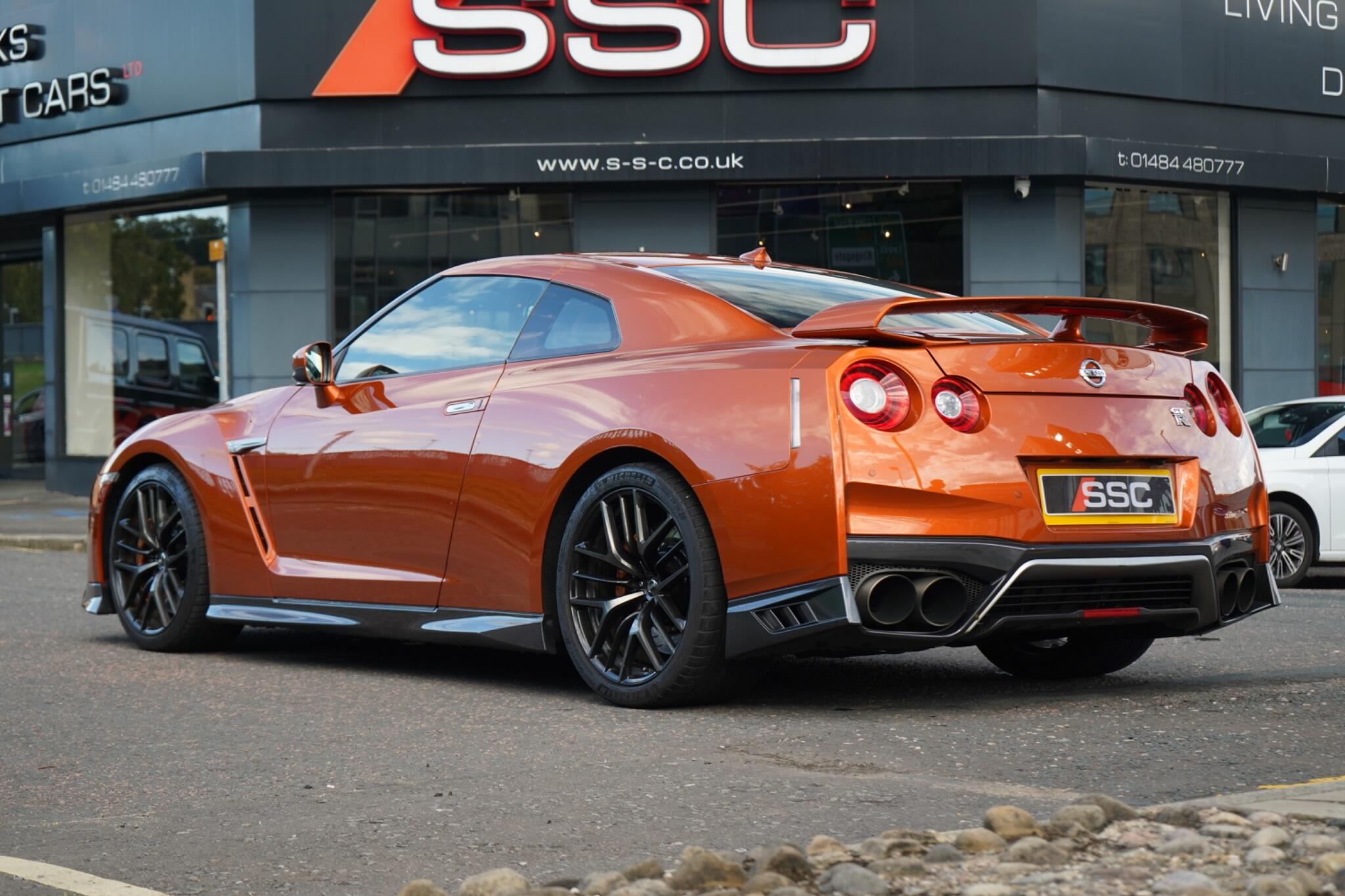 Nissan GT-R view 13