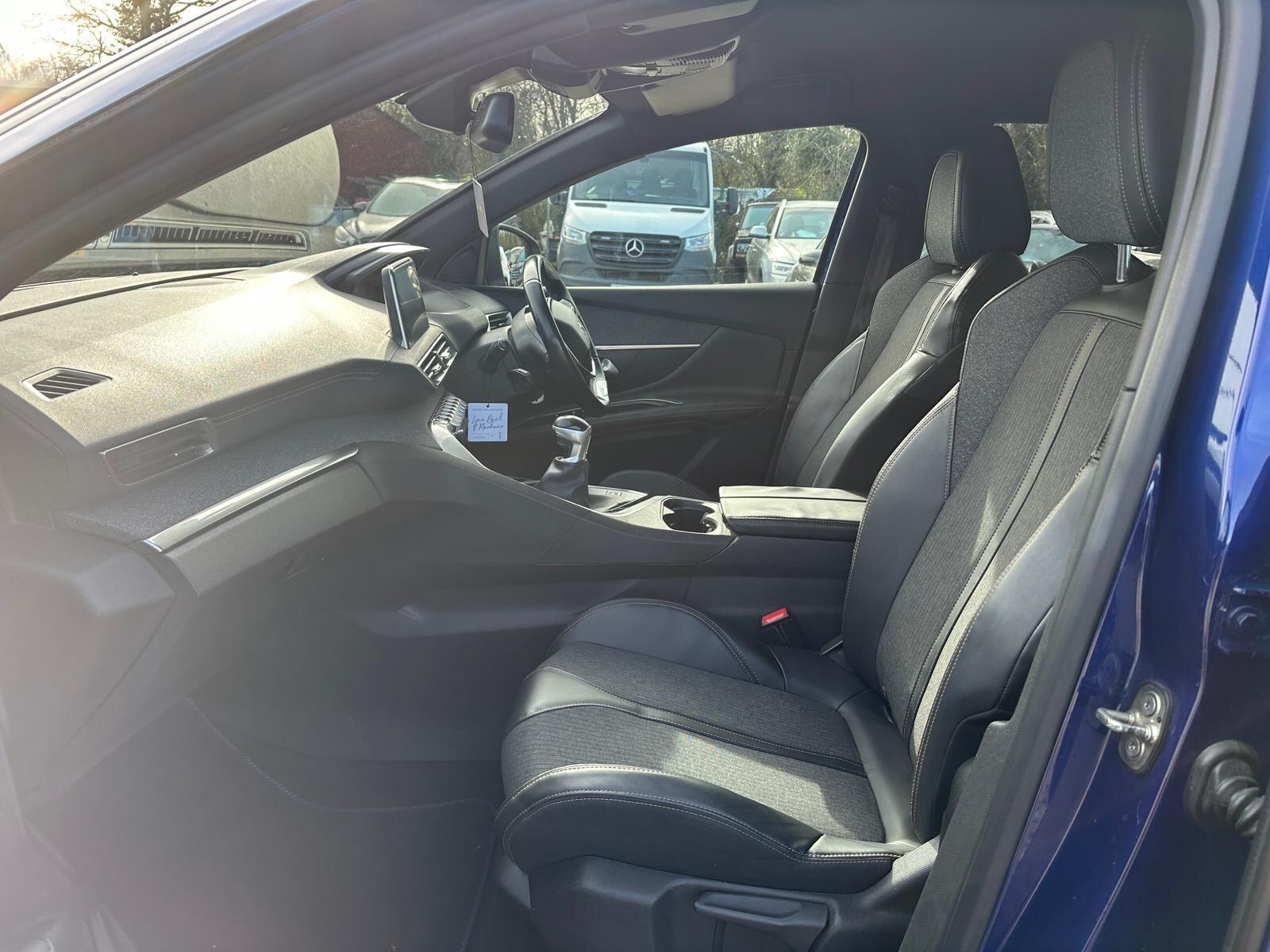 Peugeot 3008 view 9