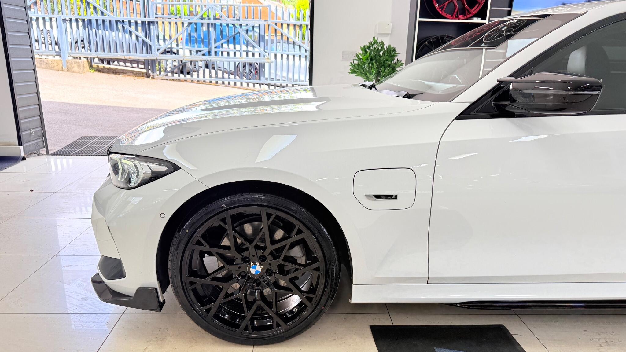 BMW 3 Series view 41